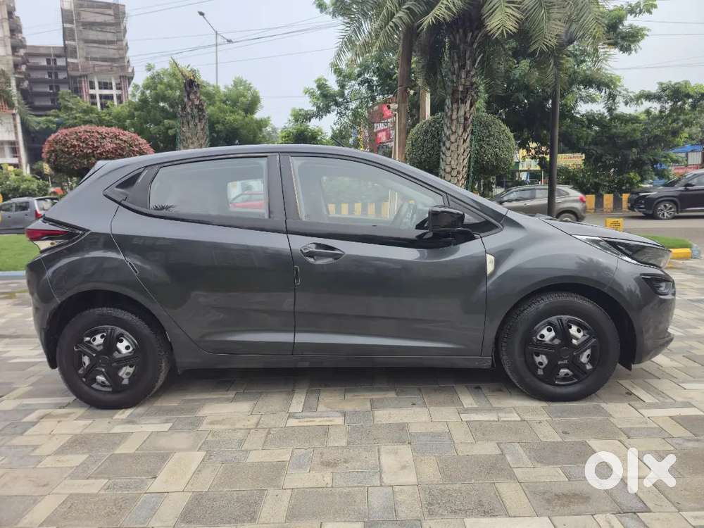 Tata Altroz Xe 2020