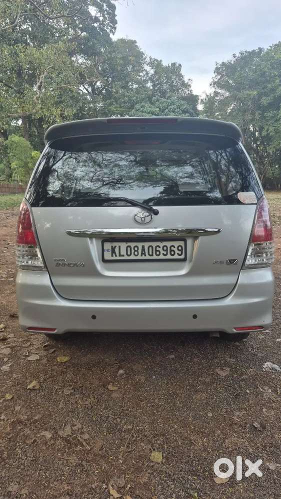 Toyota Innova V 8str Full Option 2009 Single Owner