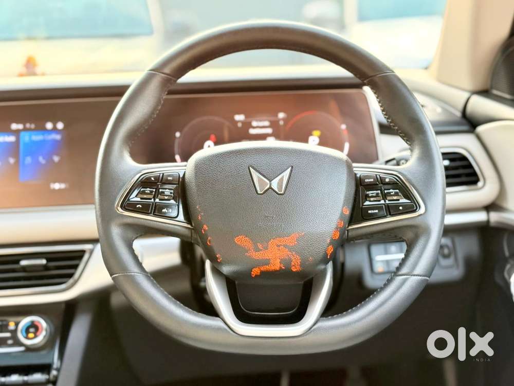 Mahindra Xuv700 2.2 Ax 7 Diesel At Str, 2021, Diesel