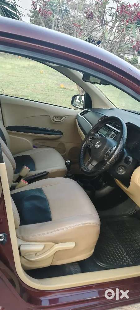 Honda Amaze 2017 Petrol Well Maintained. Showroom Maintaince.