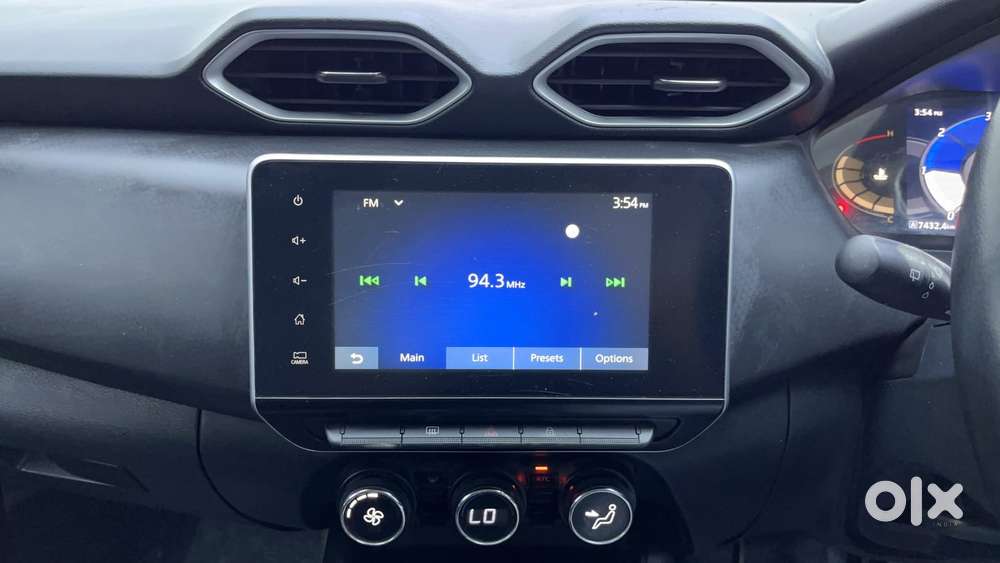 Nissan Magnite 1.0 Xv Premium Dual Tone, 2023, Petrol