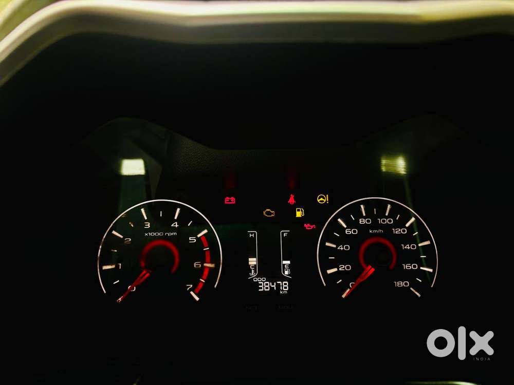 Mahindra Kuv 100 K8 5str, 2016, Petrol