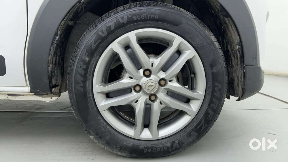 Renault Triber Rxz, 2022, Petrol