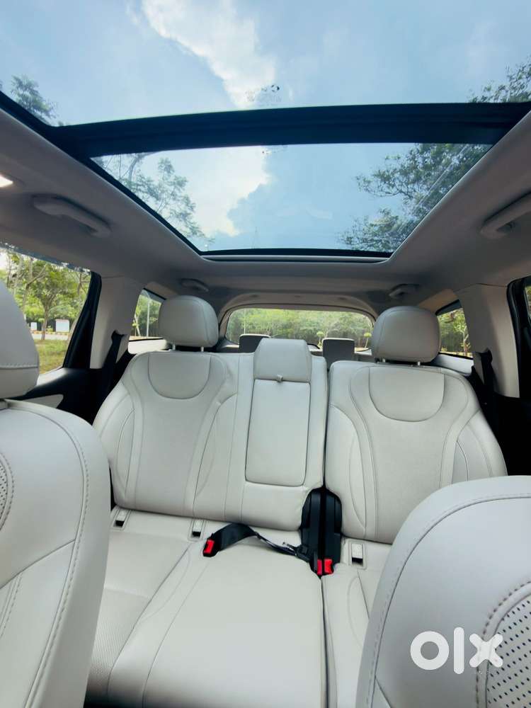 Mahindra Xuv700 2.2 Ax 7 Diesel At Luxury Pack Str, 2025, Diesel