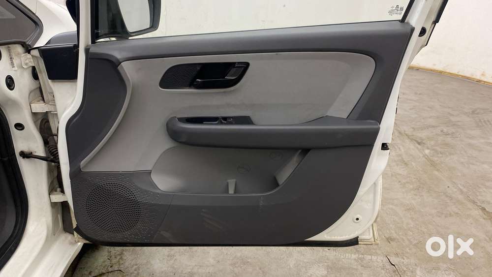 Tata Altroz 1.2 Xe, 2020, Petrol