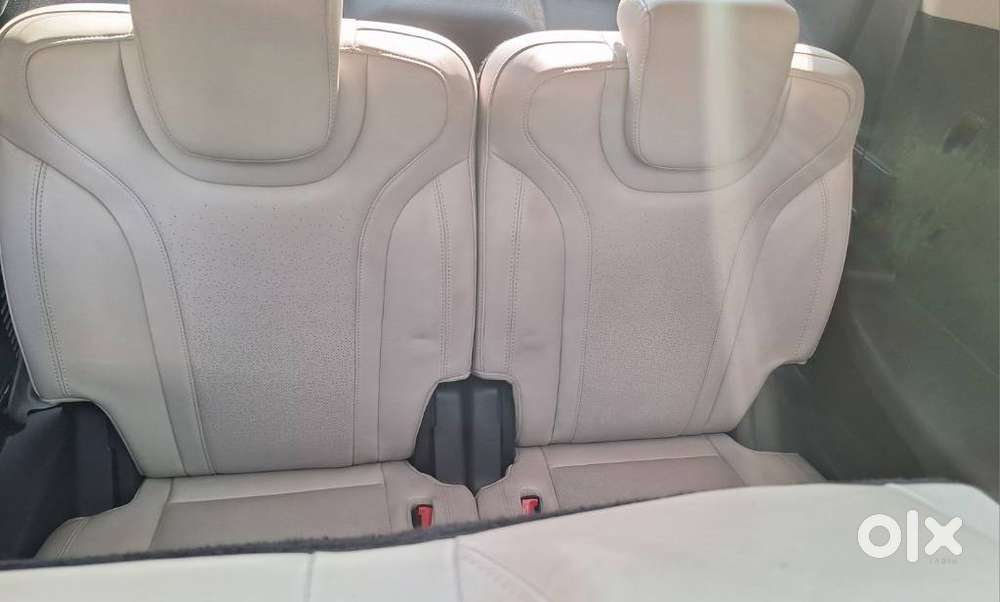 Mahindra Xuv700 2.0 Ax 7 Petrol Mt Str, 2022, Petrol