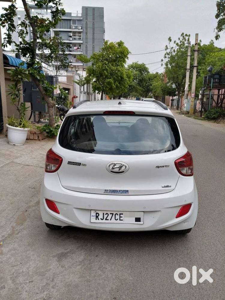 Hyundai Grand I10 Sportz, 2015, Petrol