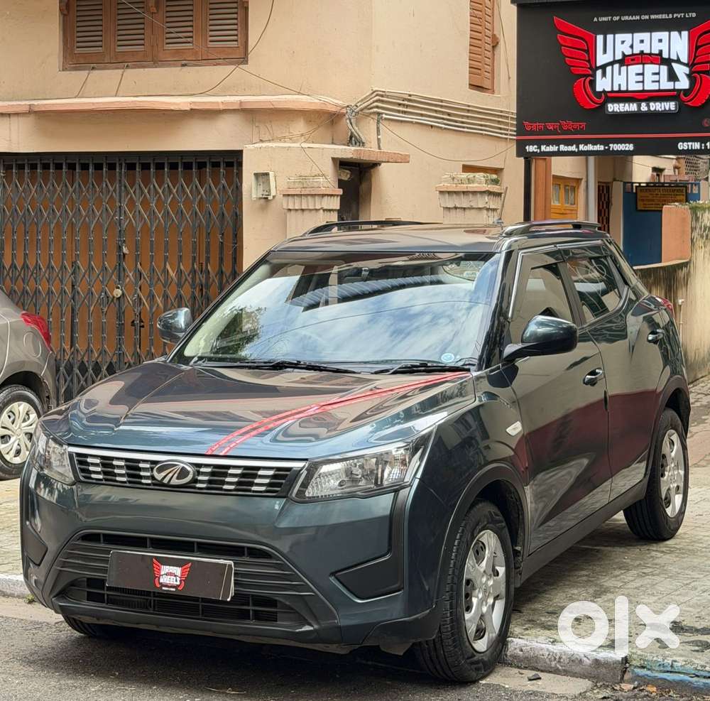 Mahindra Xuv300 1.2 W6 Amt Petrol, 2023, Petrol