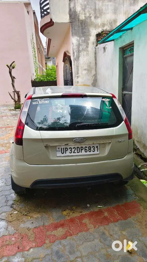 Ford Figo Titanium Petrol 2011