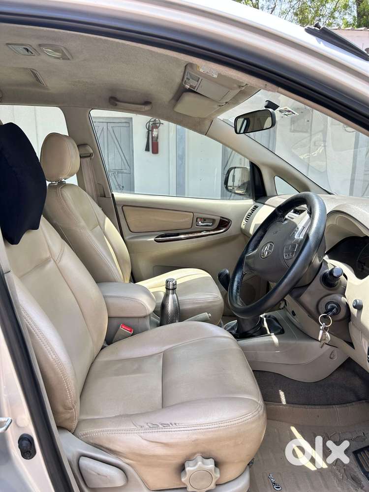 Toyota Innova 2.5 V 7 Str, 2013