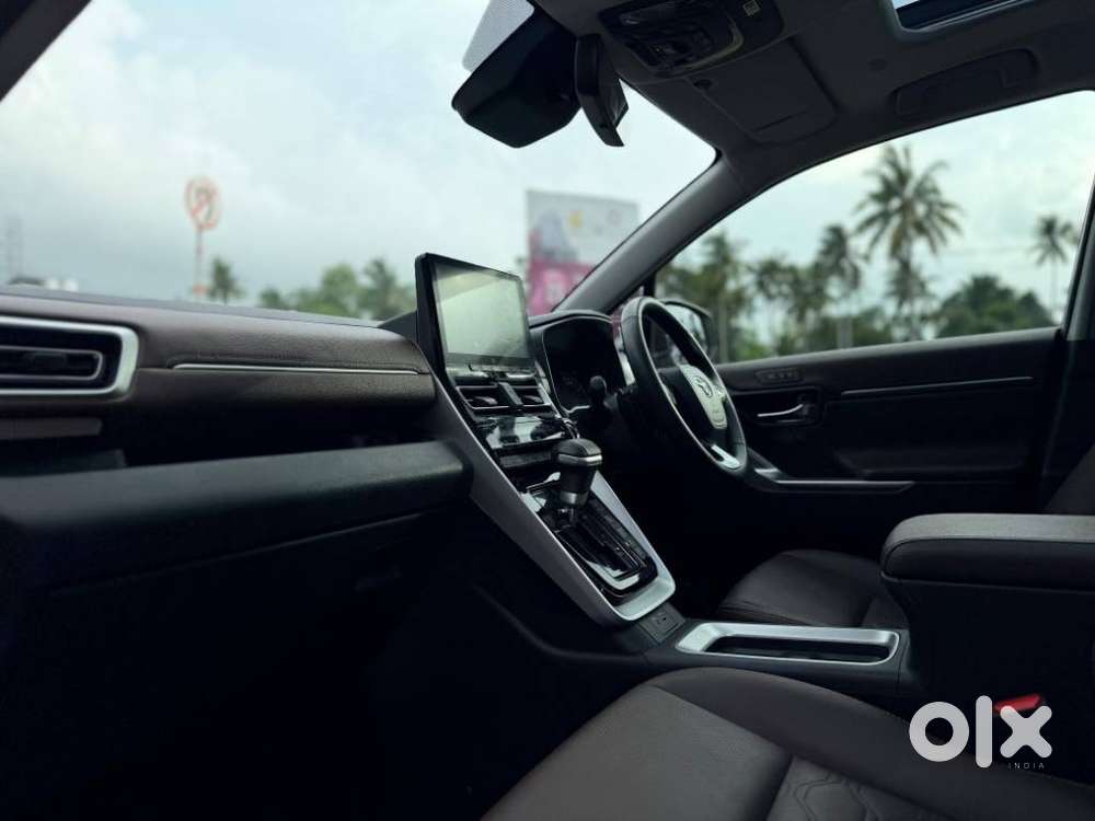 Toyota Innova Hycross 2.0 Zx (o) Hybrid 7 Str, 2025, Petrol