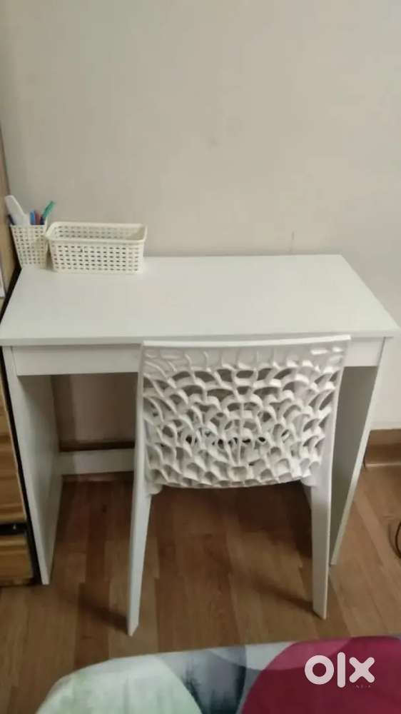 Study table with 1 plastic chair