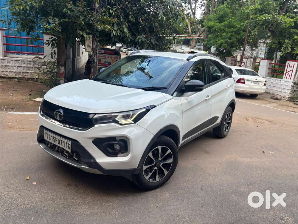 Tata Nexon 1.5 Revotorq Xza Plus Dual Tone Roof (o) Amt, 2021, Diese..