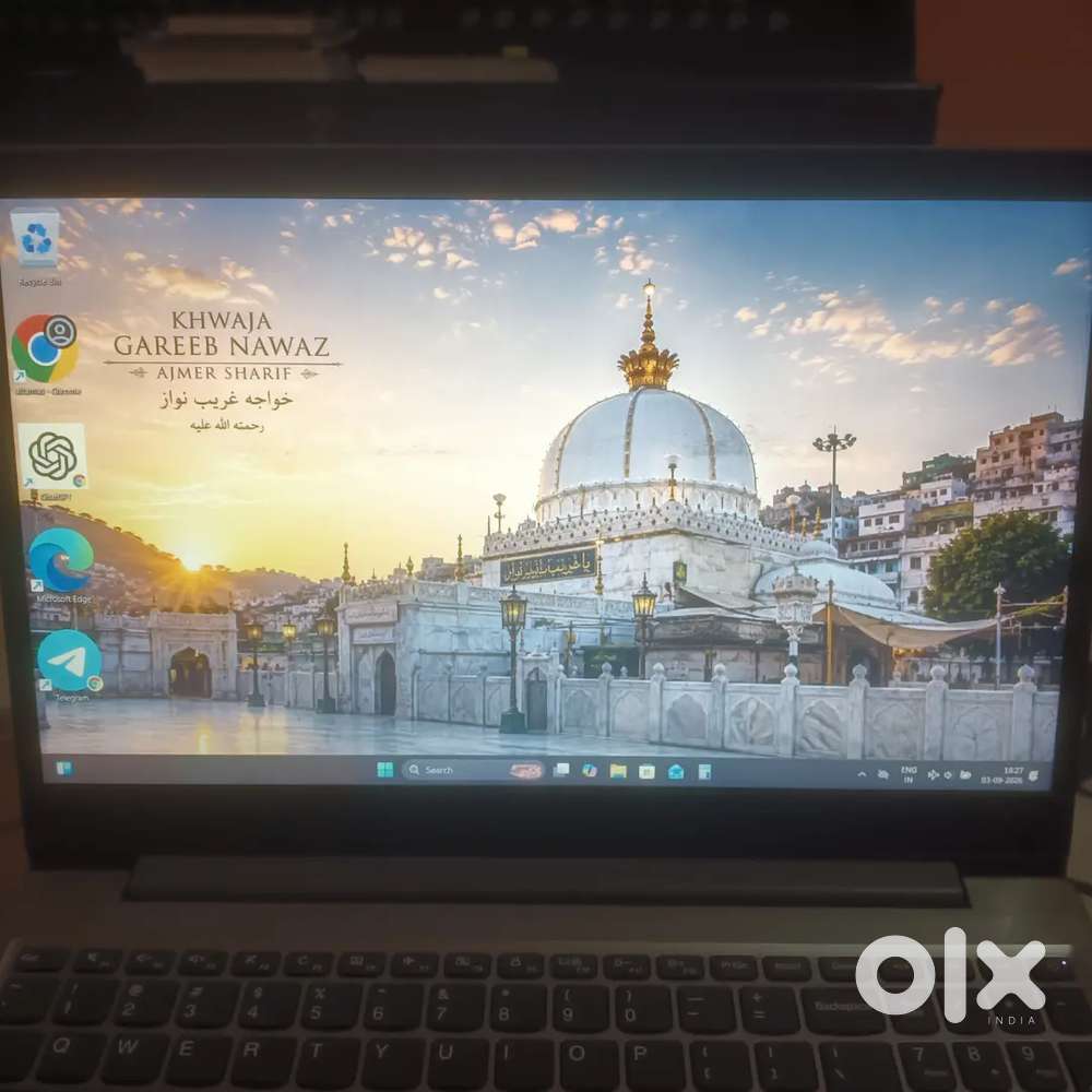 Only 3 month used laptop. New condition 7 generation i3 with original