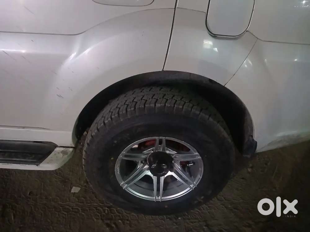 Tata Safari Storme 2015