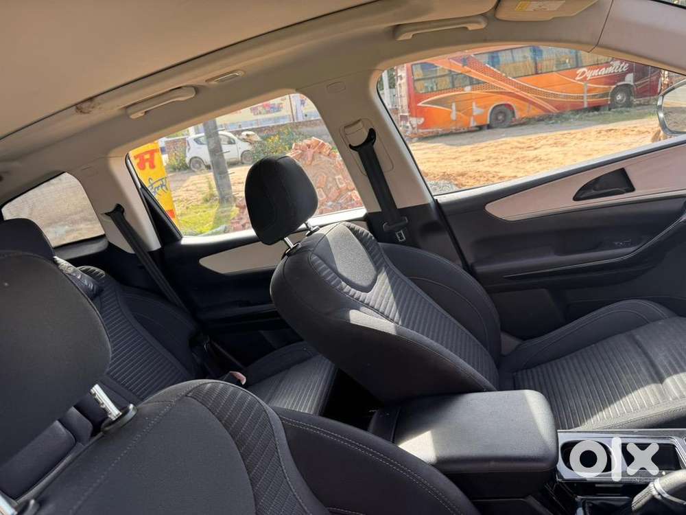 Mahindra Xuv700 2022 Diesel Well Maintained