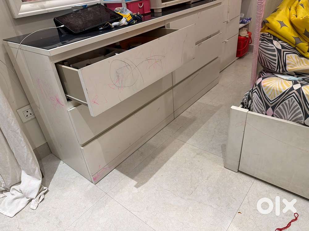 Ilea white Drawer big size woth glass top