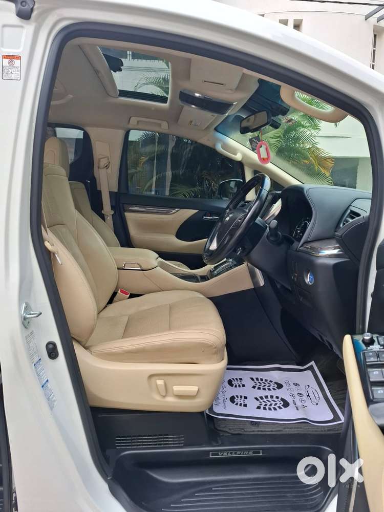 Toyota Vellfire 2.5 Executive Lounge, 2021, Petrol