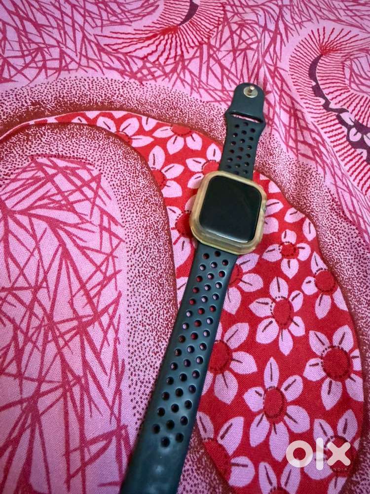 Apple watch se 44mm in mint condition
