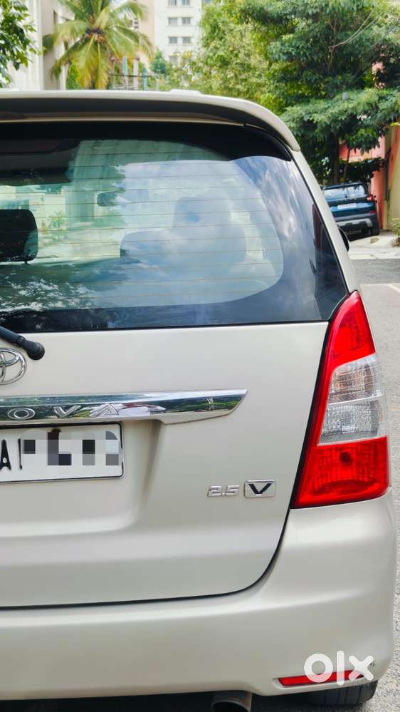 Toyota Innova 2.5 V Diesel 8-seater, 2012, Diesel