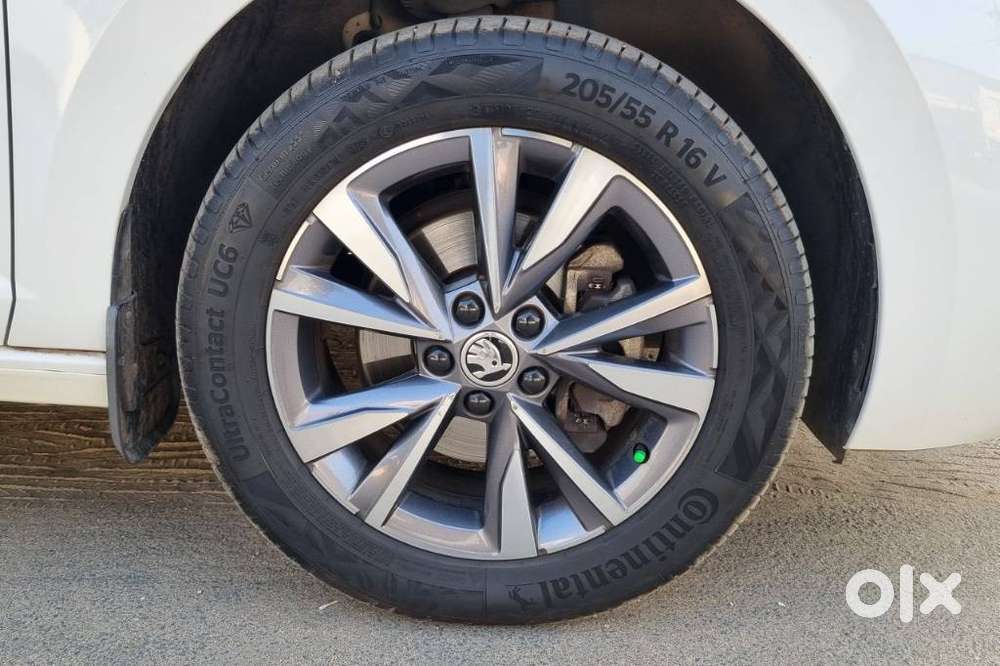 Skoda Slavia Style 1.0l Tsi At, 2022, Petrol