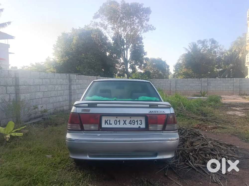 Maruti Suzuki Esteem Ax At 2004