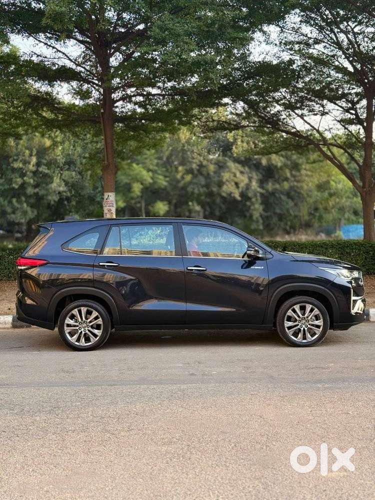 Toyota Innova Hycross 2.0 Zx Hybrid 7 Str, 2024, Petrol