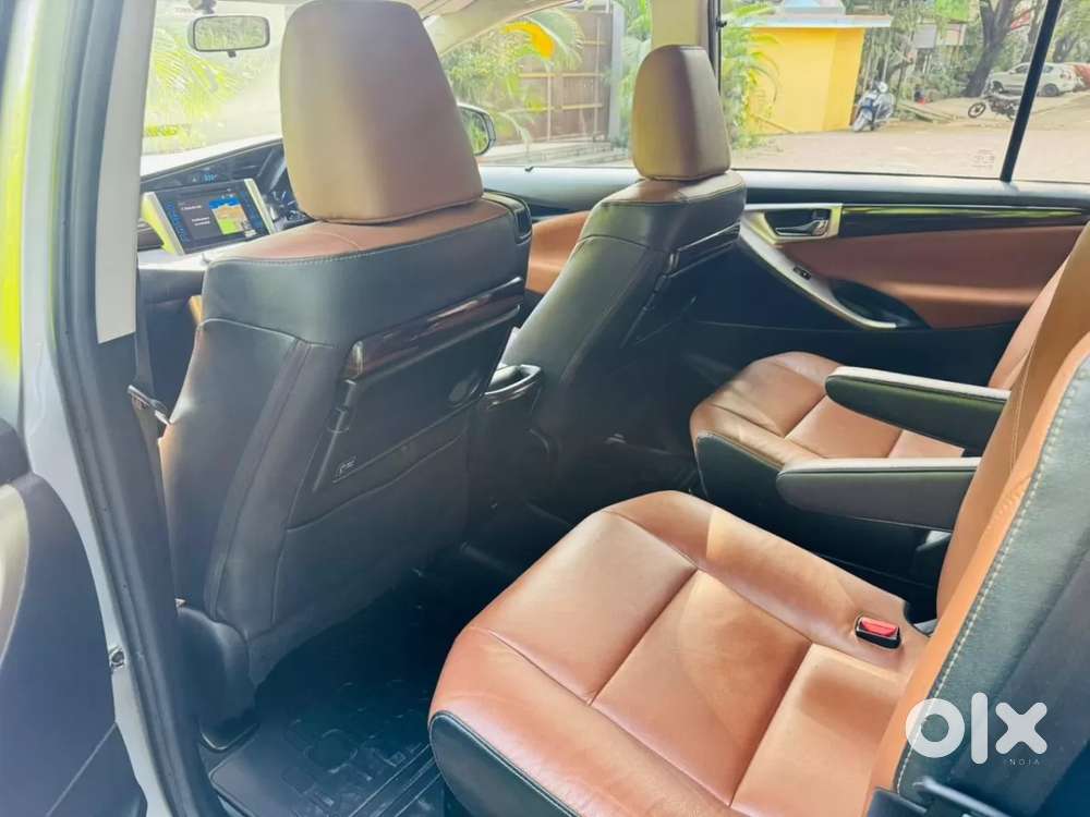 Toyota Innova Crysta 2.8 Zx At 7 Seater, 2016, Diesel