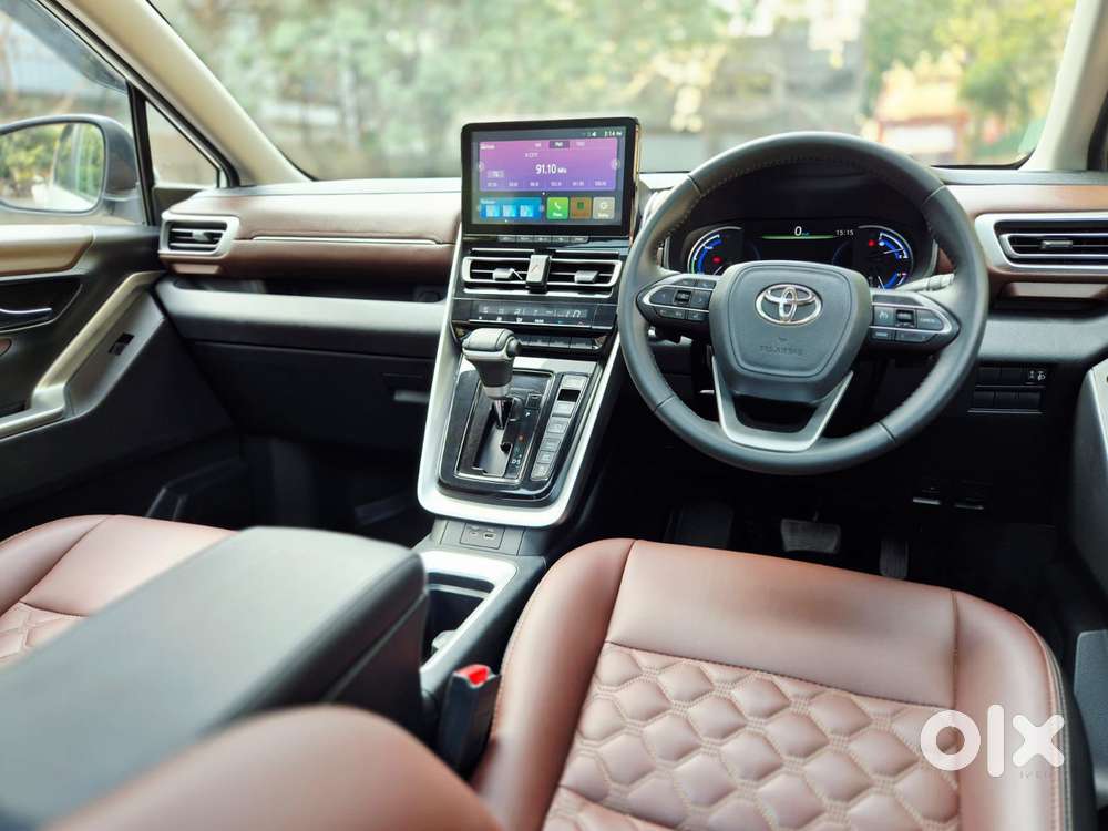 Toyota Innova Hycross 2.0 Vx (o) Hybrid 8 Str, 2025, Petrol