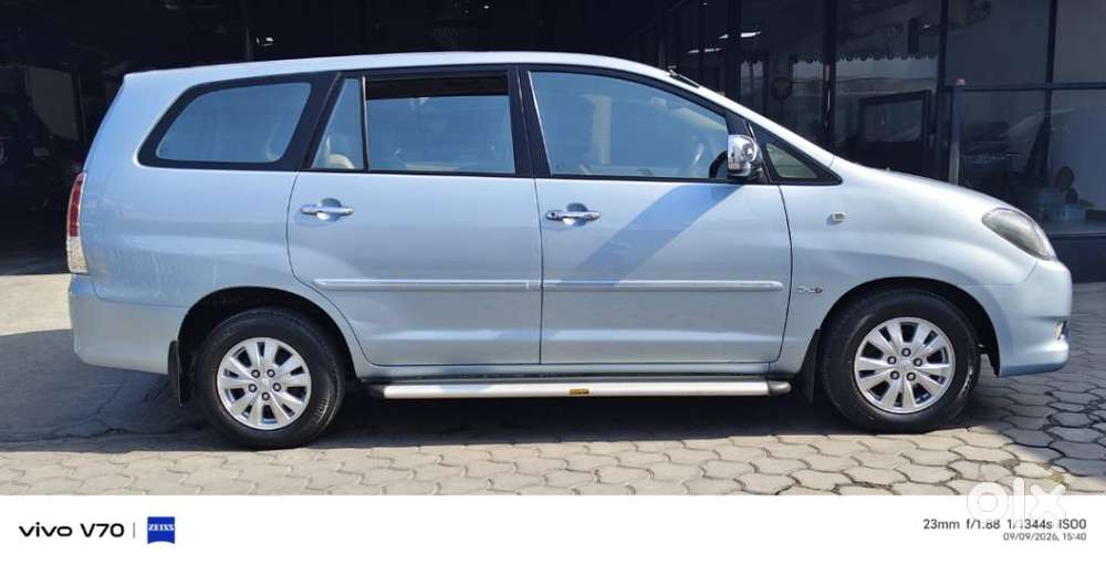 Toyota Innova 2.5 V Diesel 8-seater, 2011, Diesel
