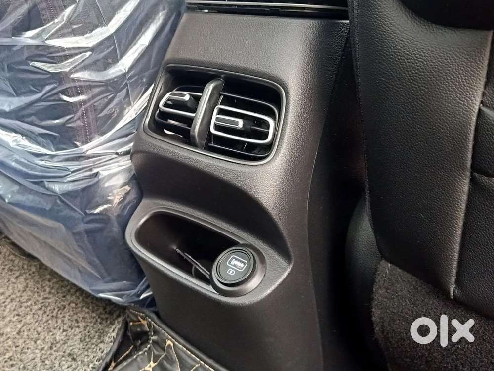 Hyundai Alcazar 2.0 Signature (o) Petrol At 6 Str, 2022, Petrol