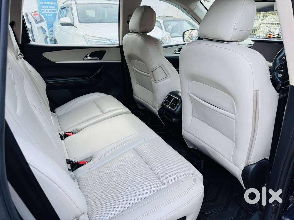 Mahindra Xuv700 2.2 Ax 7 Diesel Mt Luxury Pack Str, 2025, Diesel