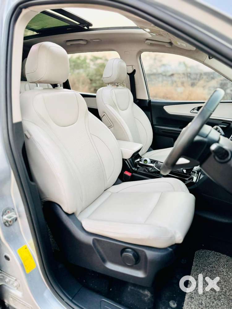 Mahindra Xuv700 2.0 Ax 7 Petrol At Str, 2022, Petrol