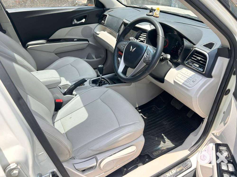 Mahindra Xuv300 1.2 W8 (o) Amt Petrol, 2023, Petrol