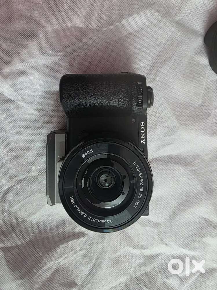 Sony a6700 Camera with 16-50mm Lens for urgent sale