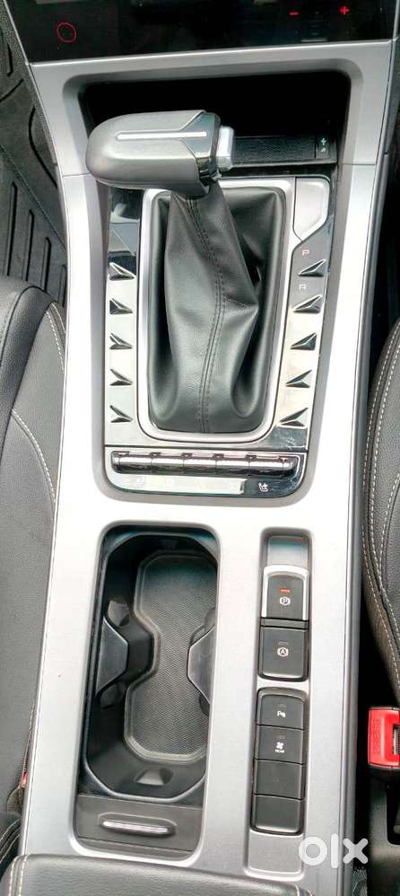 Mg Hector Plus Sharp Pro Blackstorm 1.5 Turbo Petrol Cvt 7 Str, 2024..