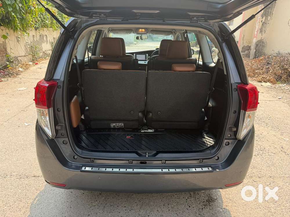 Toyota Innova Crysta 2.8 Zx At 7 Seater, 2022, Petrol