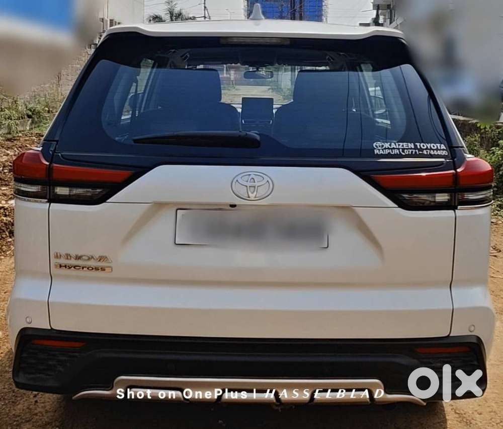 Toyota Innova Hycross 7s Option, 2025, Petrol