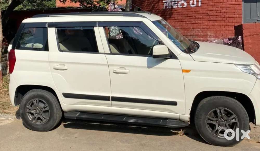 Mahindra Tuv 300. 6+  2017