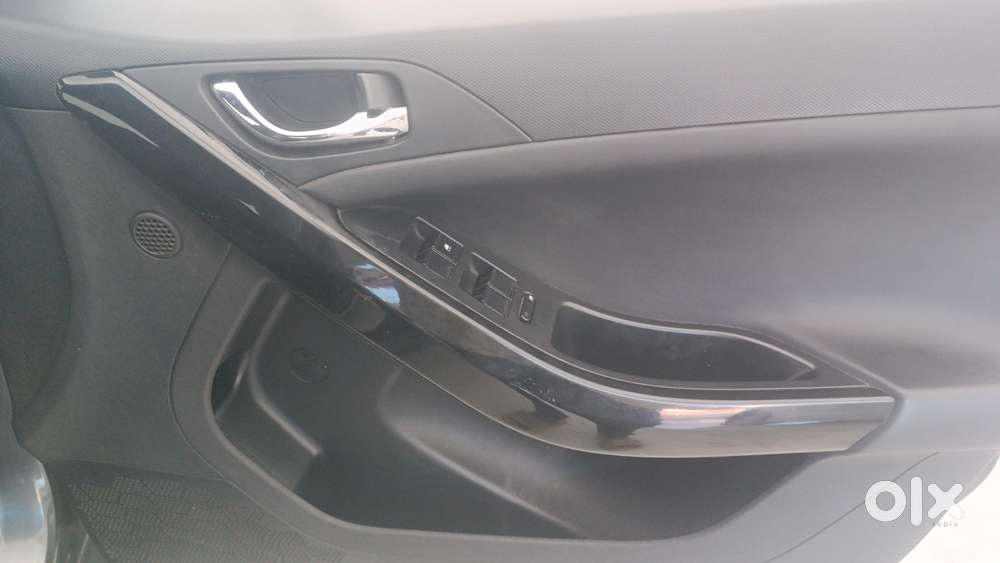 Tata Nexon Fearless Plus S Purple 1.5 Revotorq Diesel 6amt Dual Tone..