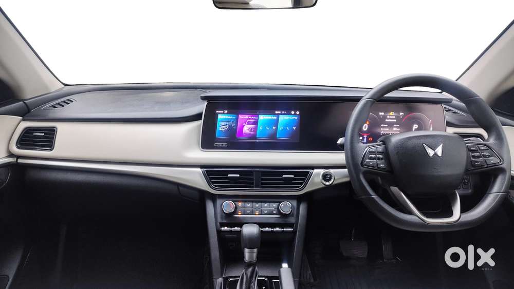 Mahindra Xuv700 2.0 Ax 5 Petrol At Str, 2024, Petrol