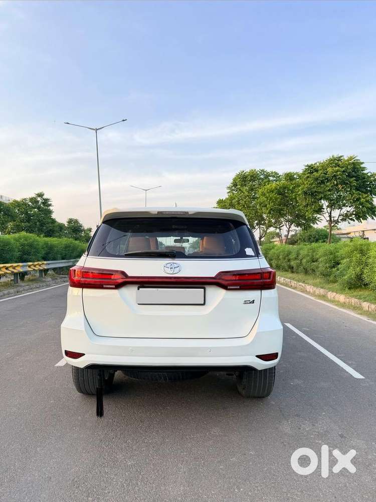 4*4 Toyota Fortuner 2017 Diesel 85000 Km Driven