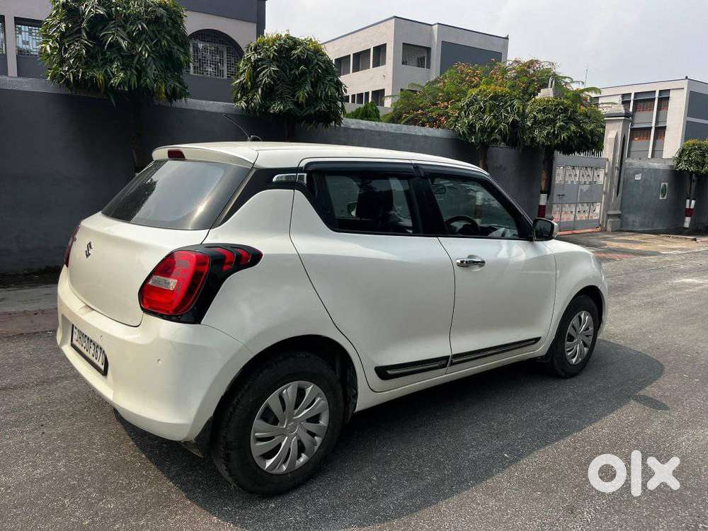 Maruti Suzuki Swift Vxi + Manual, 2022, Petrol