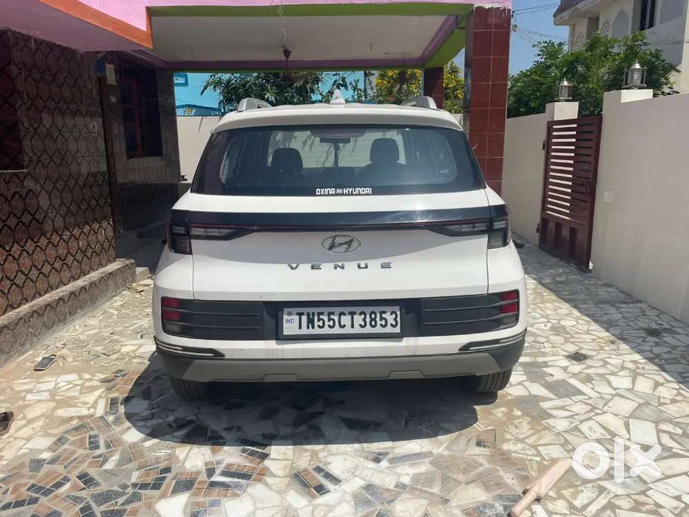 Hyundai Venue 2023 Petrol Well Maintained