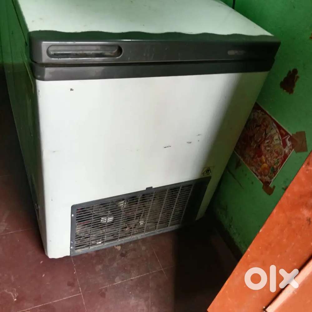 Voltas deep freeze 1eayrs old