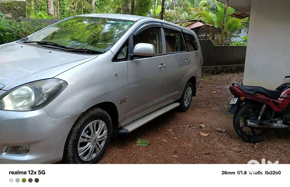 Toyota Innova 2011