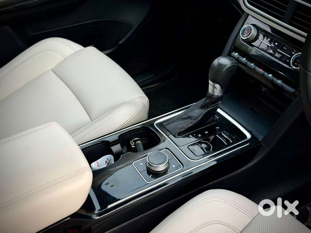 Mahindra Xuv700 2.0 Ax 7 Petrol At Luxury Pack Str, 2022, Petrol