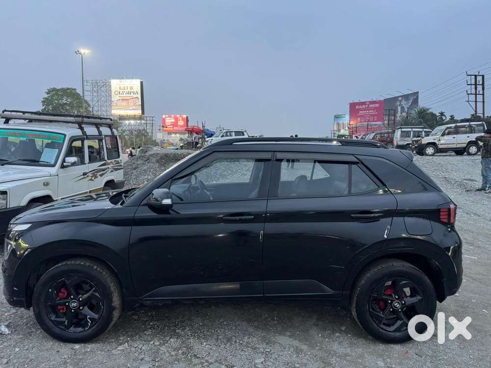 Hyundai Venue 2022 Petrol Well Maintained