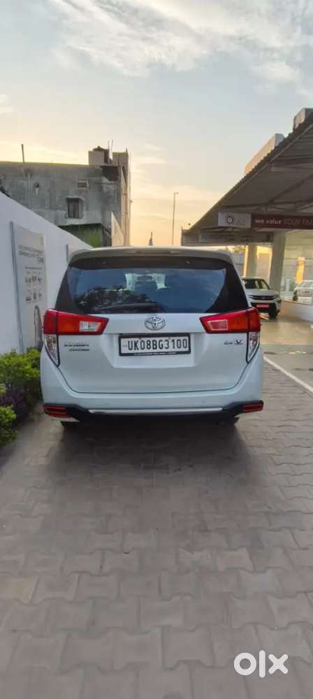 Toyota Innova Crysta 2.4 2025