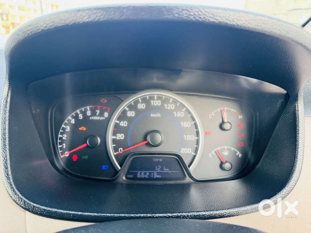 Hyundai Grand I10 Sportz, 2016, Petrol